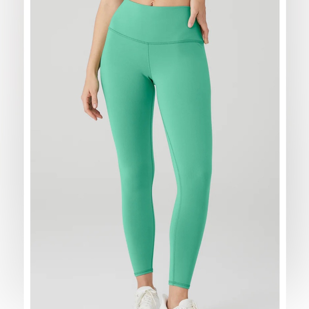 NWT! Alo 7/8 high waist AIRBRUSH legging in Lettuce!